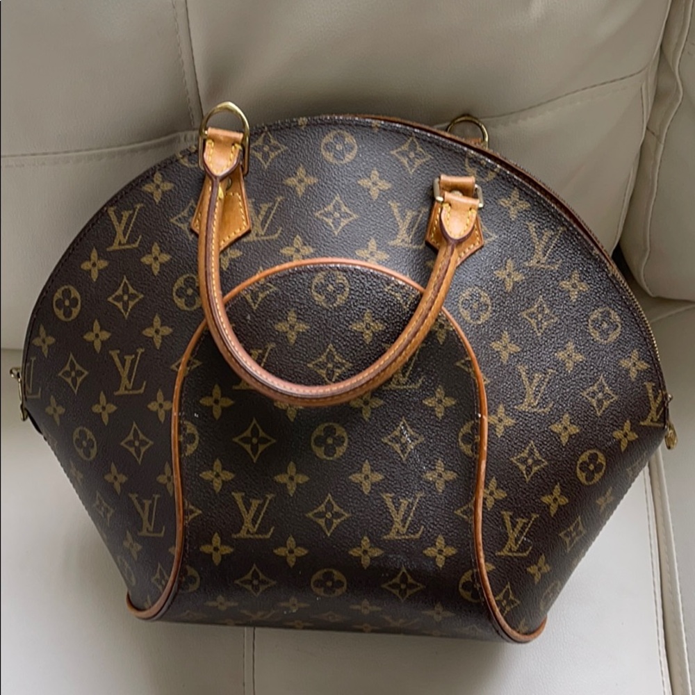 Louis Vuitton handbag. Date code MIO998.